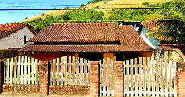 Casa com 3 quartos, banheiro, 5 vagas e 110m² construída