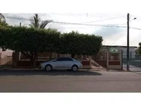 Casa padrão com 2 vagas e 258m² construída, imóvel