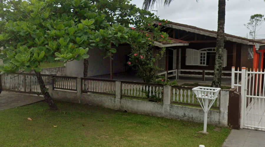 Casa de Madeira com 360 m² em Guaratuba/PR