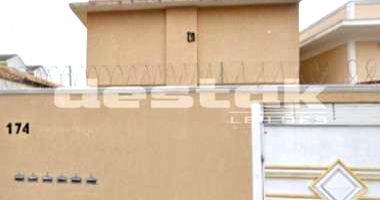 Casa com 3 dormitórios e 2 vagas em Vila São Pedro