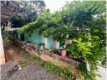 Casa com 3 quartos, 2 banheiros e garagem, 90m², precisa de reparos