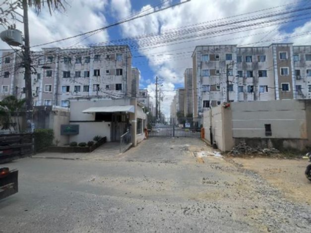 Apartamento com 2 quartos em Lauro de Freitas/BA