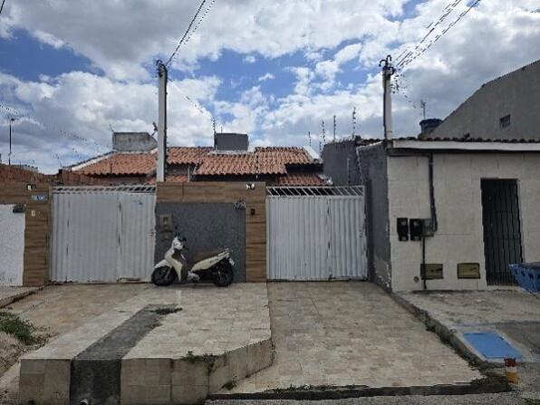 Casa com 2 quartos, 2 banheiros e 1 vaga de garagem