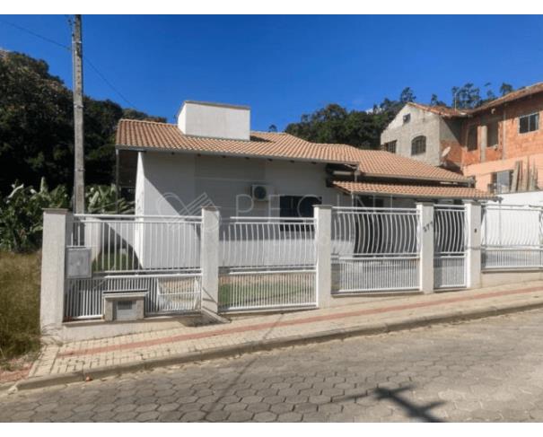 Casa Residencial N° 277 - Centro com 170m² e Terreno de 360m²