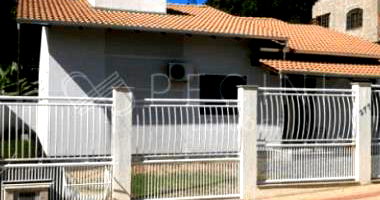Casa Residencial N° 277 - Centro com 170m² e Terreno de 360m²