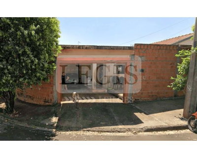Casa com 240,62m² - Direitos Aquisição em Monte Alto