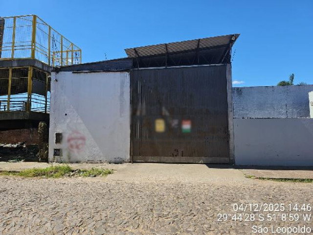 Casa com 300m² de área privativa e terreno