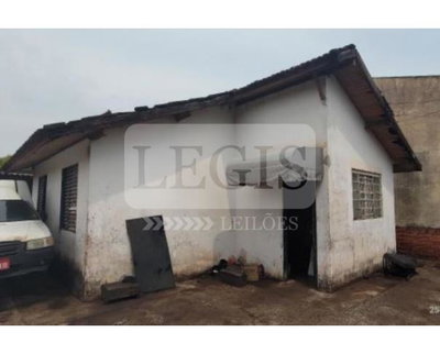 Casa com 2 quartos, 1 banheiro e 62m² de área construída