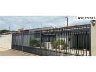Casa com 3 quartos e 2 banheiros em terreno de 233,70m²