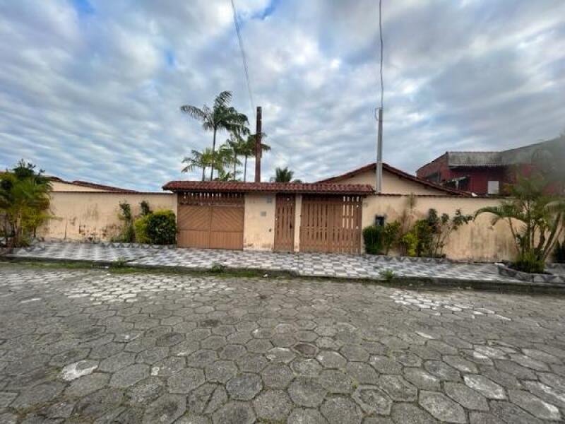 Casa com 3 quartos, 2 banheiros, 192.9m²