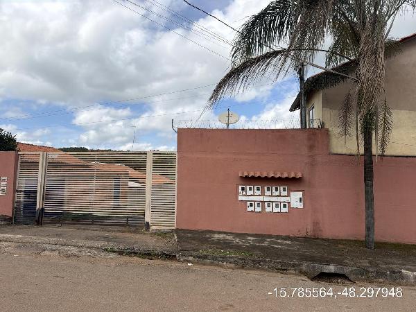 Casa com 2 Quartos e Varanda em Águas Lindas de Goiás