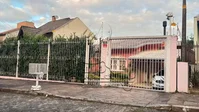 Casa com 3 dormitórios, suíte, piscina e lareira em São Leopoldo