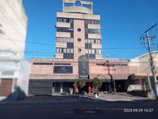Sala Comercial e Box com 38,89m² e 12m² em Condomínio