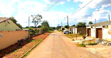 Casa com 2 quartos, 1 banheiro, sala, cozinha e 1 vaga de garagem