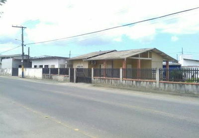 Casa pré-moldada de 67,36 m² em razoável estado