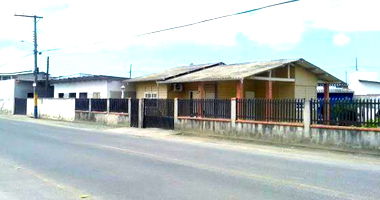 Casa pré-moldada de 67,36 m² em razoável estado