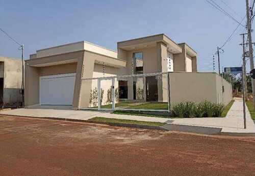 Casa padrão com 187,7m² construída, imóvel
