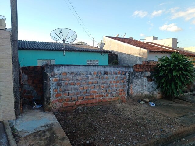 Terreno com Residência 70m² em Londrina/PR - Área 250m²