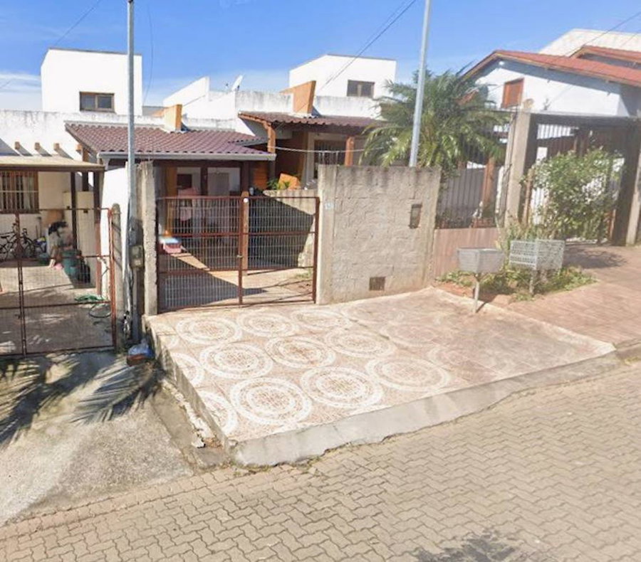Casa em condomínio com 2 dormitórios, 1 banheiro e 1 vaga de garagem