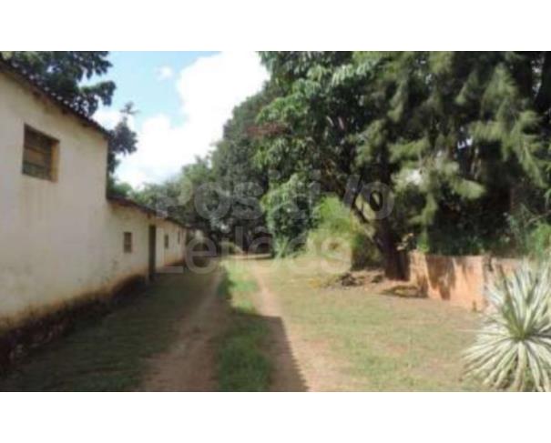 Parte ideal de 1/12 de casas e prédio residencial/comercial em Atibaia