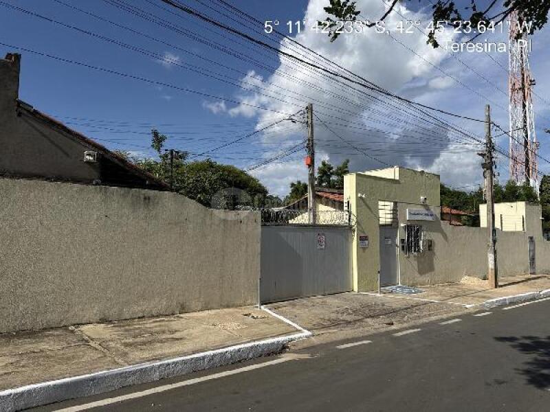 Casa com 3 quartos, 2 banheiros e 1 vaga de garagem