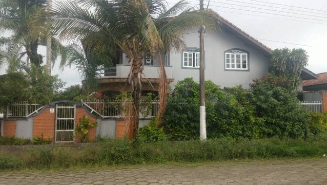 Casa Padrão com 7 Quartos em Peruíbe