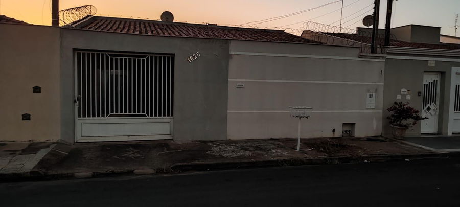 Casa Ocupada em Araçatuba - 149m² com 250m² de Terreno