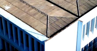 Prédio Comercial com 4 Quartos e 2 Banheiros em Espinosa
