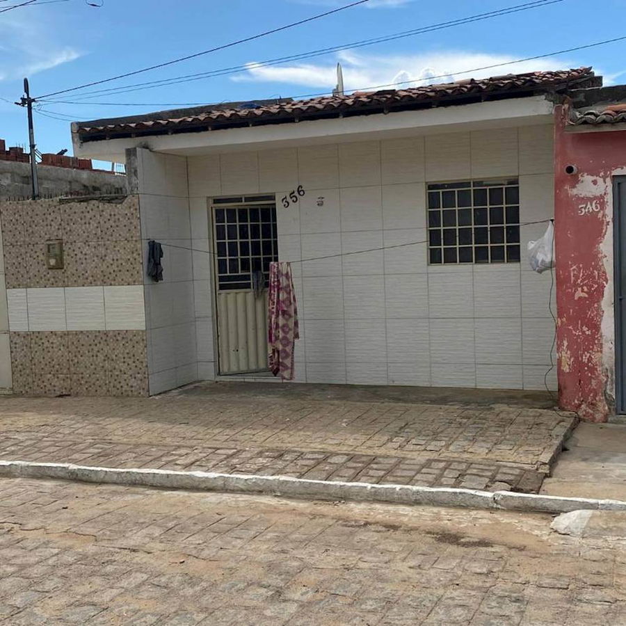 Casa Padrão Ocupada com 2 Dormitórios e 1 Banheiro