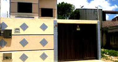 Casa padrão com 4 quartos, 4 banheiros, 1 vaga, ocupada