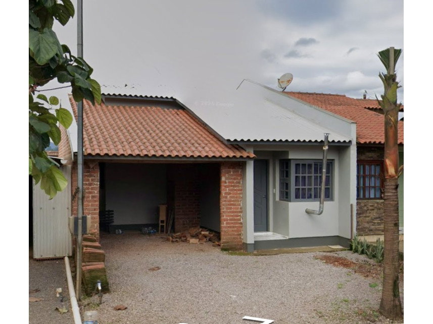 Casa ocupada com 57,63m² e terreno de 169,60m²