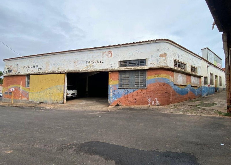 Prédio Comercial com Galpão em Bauru - SP