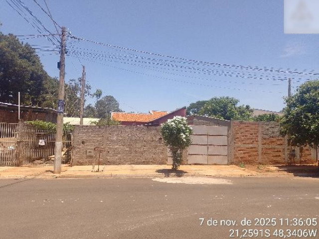 Casa com 2 quartos e 2 vagas de garagem em Jaboticabal
