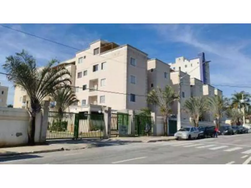 Apartamento Espaçoso com 2 Vagas em Leilão