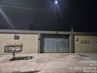 Apartamento 2 Quartos com Área de Serviço em Condomínio