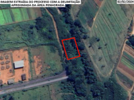 Gleba de terras 2.597,59m² desocupada com topografia em declive