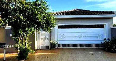 Casa com 3 quartos e 3 banheiros, 192,8 m² construída, desocupada