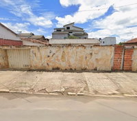 Casa Residencial em Taiobeiras com 2 Quartos e Área Ampla
