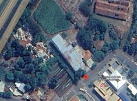 Terreno com 3.172,50m², construção de 1.261m²