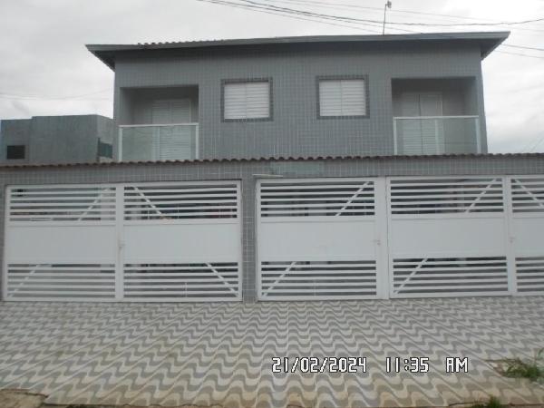 Casa com 2 Quartos e 1 Vaga em Praia Grande