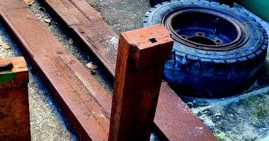 Sucata de Garfos e Pneus de Empilhadeira