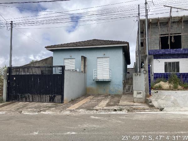 Casa com 2 Quartos e 1 Vaga em Cotia