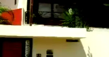 Sobrado com 4 Quartos e 3 Banheiros em Leilão