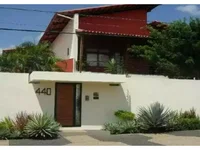 Sobrado com 4 Quartos e 3 Banheiros em Leilão