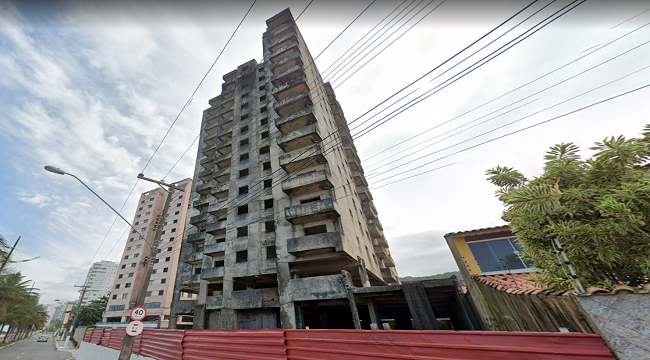 Edifício com 81 apartamentos em construção