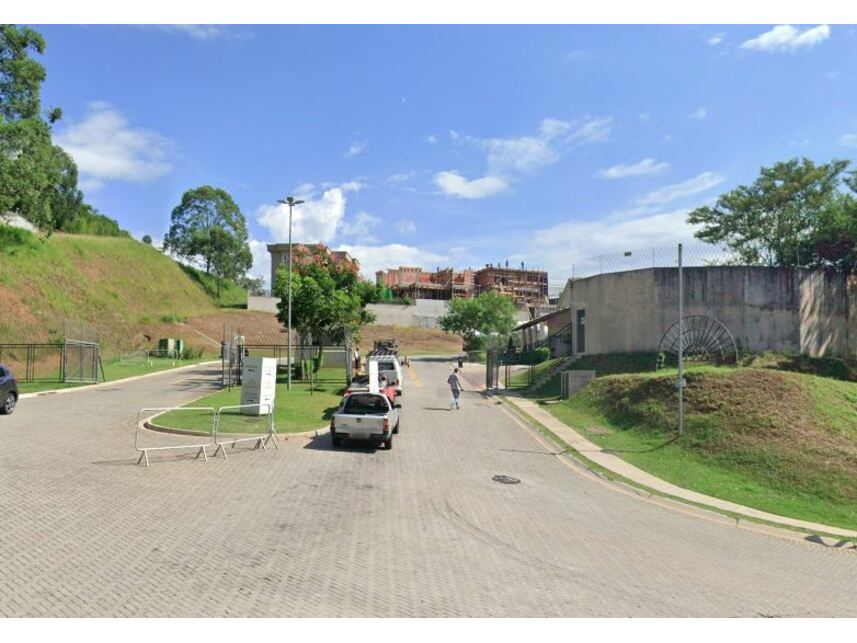 Casa em Construção com 5 Quartos e 3 Banheiros