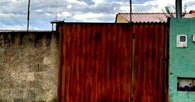 Casa residencial com 3 quartos, 2 banheiros, ocupada, área construída de 61.87m²