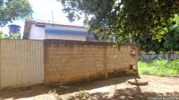 Casa 2 quartos, 2 banheiros, varanda, área construída 58m²