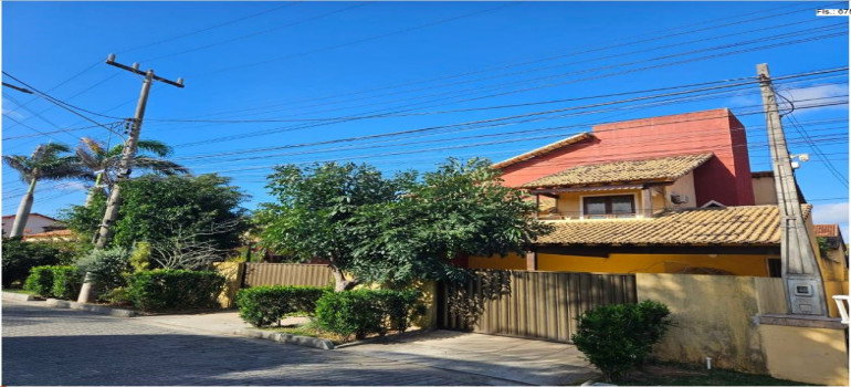 Casa ampla de elevado padrão com piscina e área externa