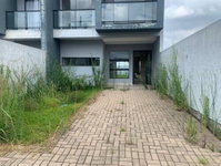 Casa Desocupada em Condomínio com 3 Quartos e 127m²